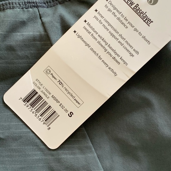 The crew baselayer Layer 8 woman’s shorts (S) NWT - Picture 3 of 8